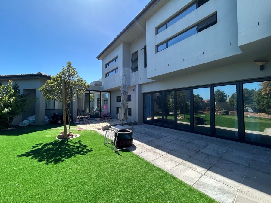 To Let 4 Bedroom Property for Rent in Sandown Western Cape